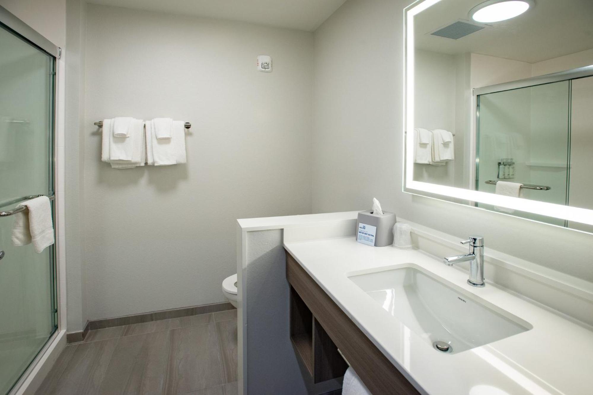 Holiday Inn Express & Suites Pensacola Airport North - I-10 By Ihg Ferry Pass 外观 照片