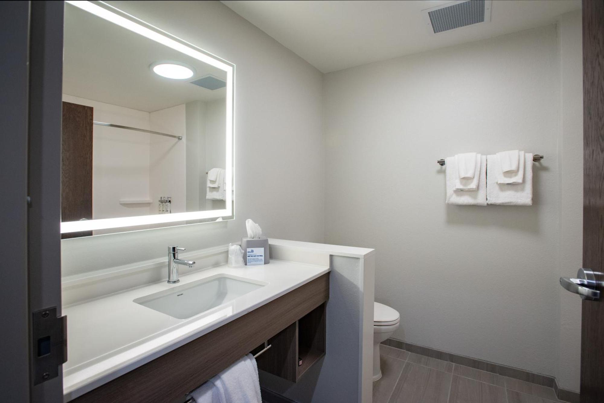 Holiday Inn Express & Suites Pensacola Airport North - I-10 By Ihg Ferry Pass 外观 照片