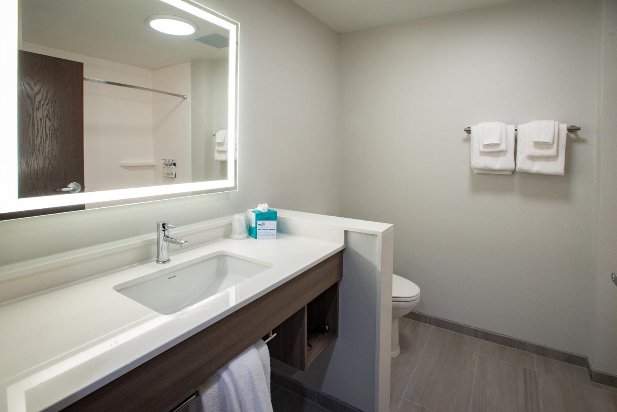 Holiday Inn Express & Suites Pensacola Airport North - I-10 By Ihg Ferry Pass 外观 照片